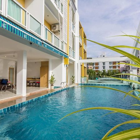 Готель Triple Three Patong Екстер'єр фото