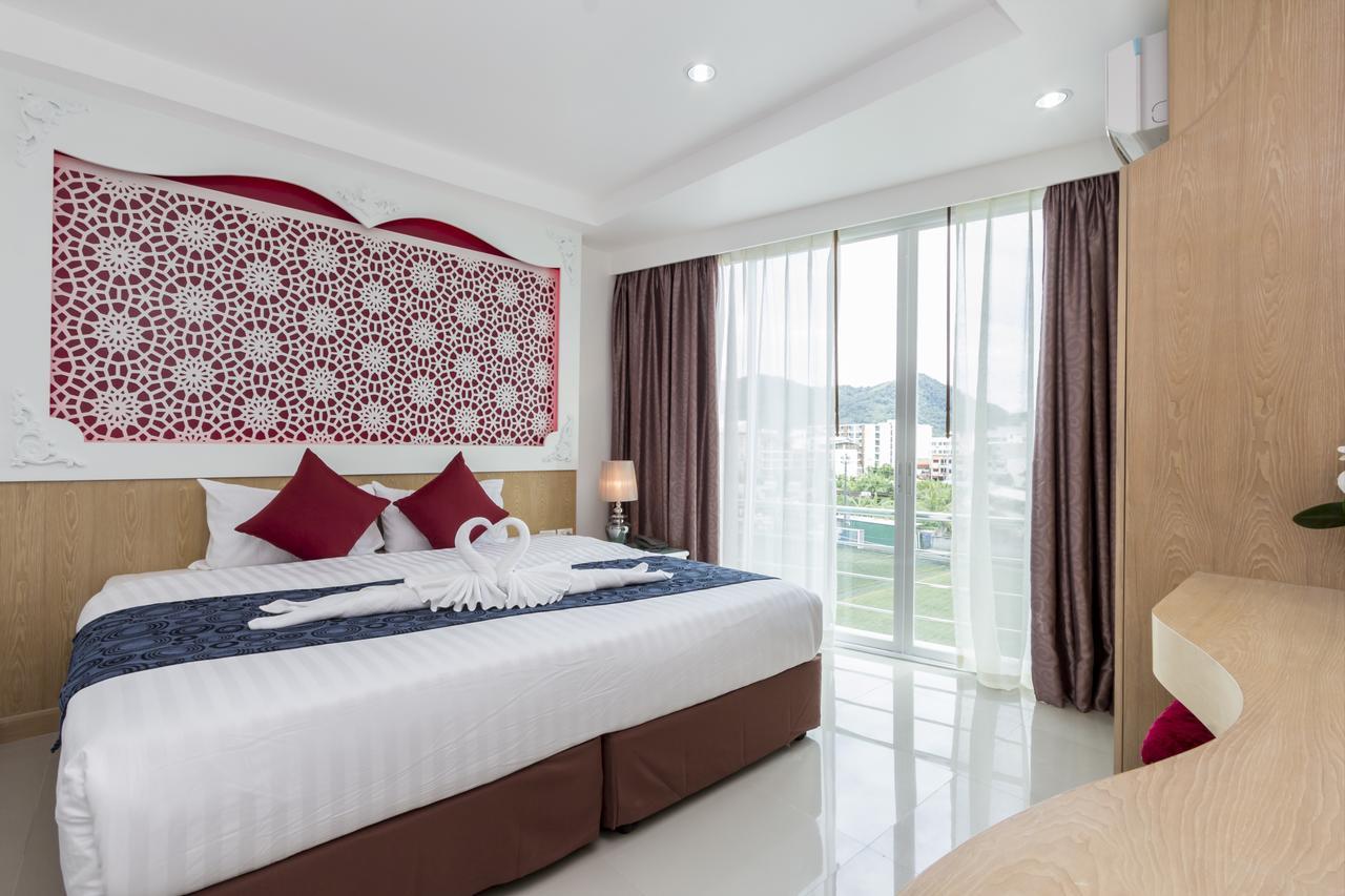 Готель Triple Three Patong Екстер'єр фото